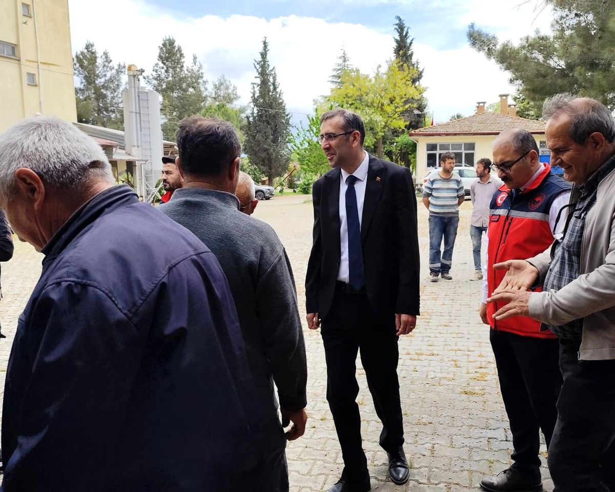 Tarım Müdürü İnay Köyü\'nde Üreticilerle Bir Araya Geldi
