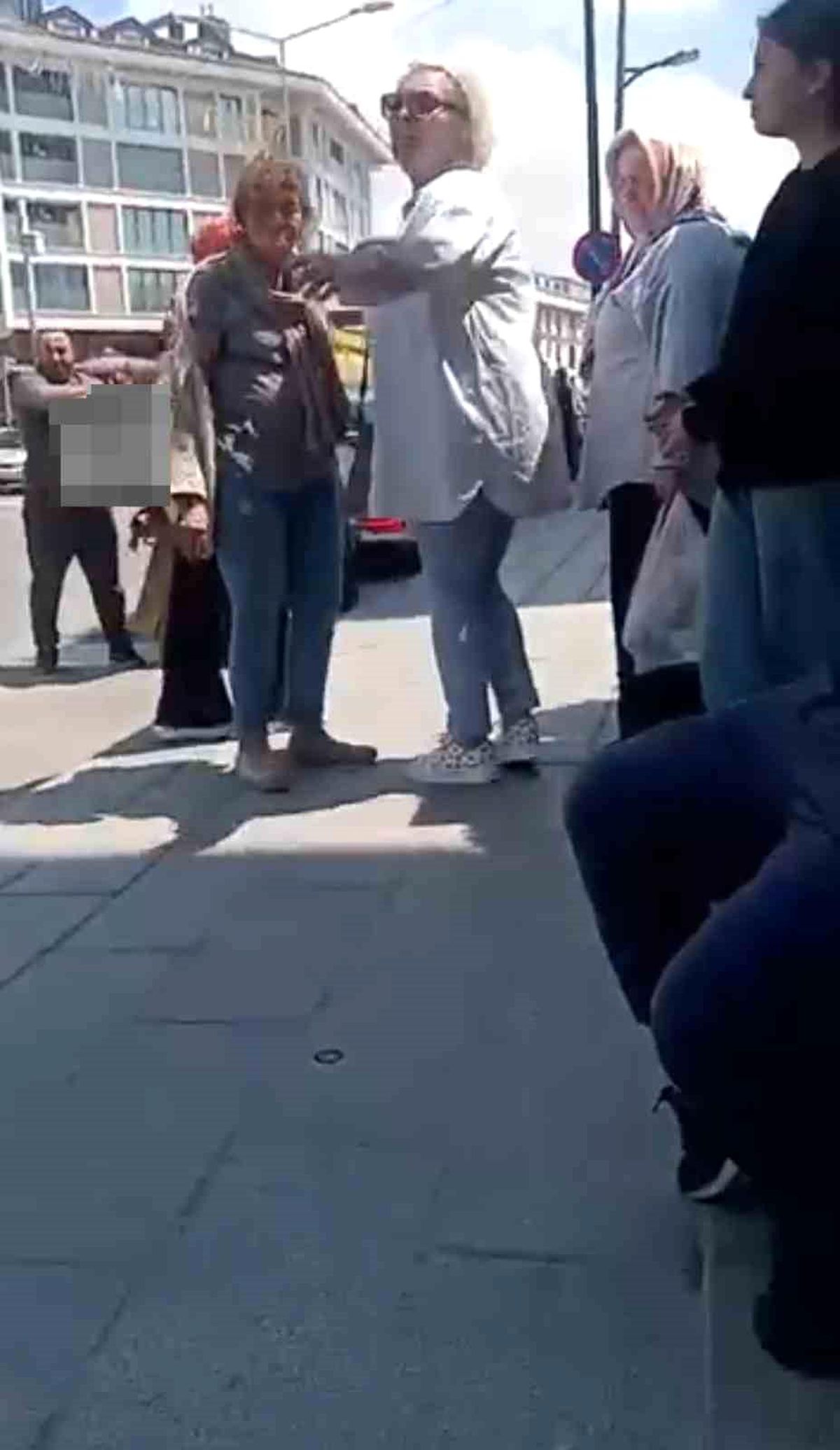 Protestoda Sözlü Taciz ve Tehdit