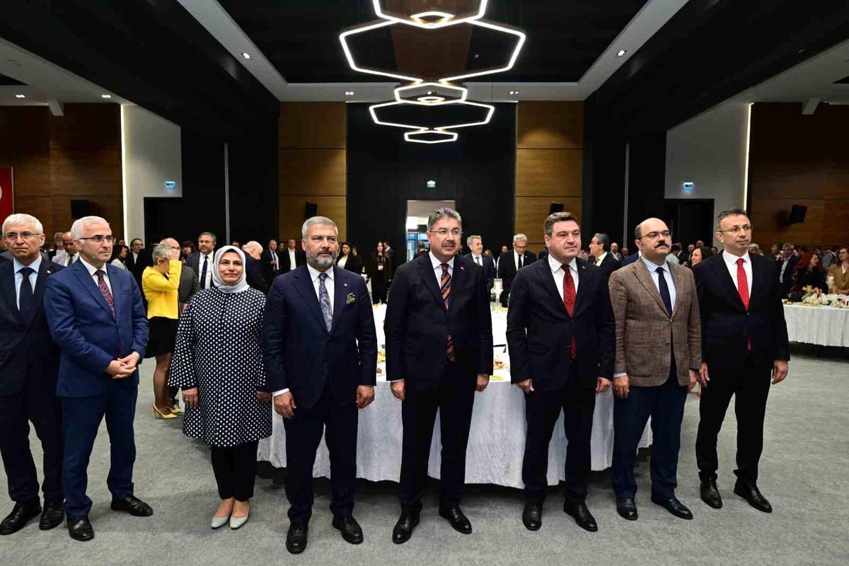Vali Yılmaz Eskişehir Sempozyumu Gala Yemeği\'ne katıldı