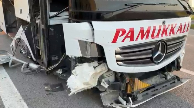 Yolcu otobüsünde can pazarı! Muavin kopan kapıdan aşağı uçtu