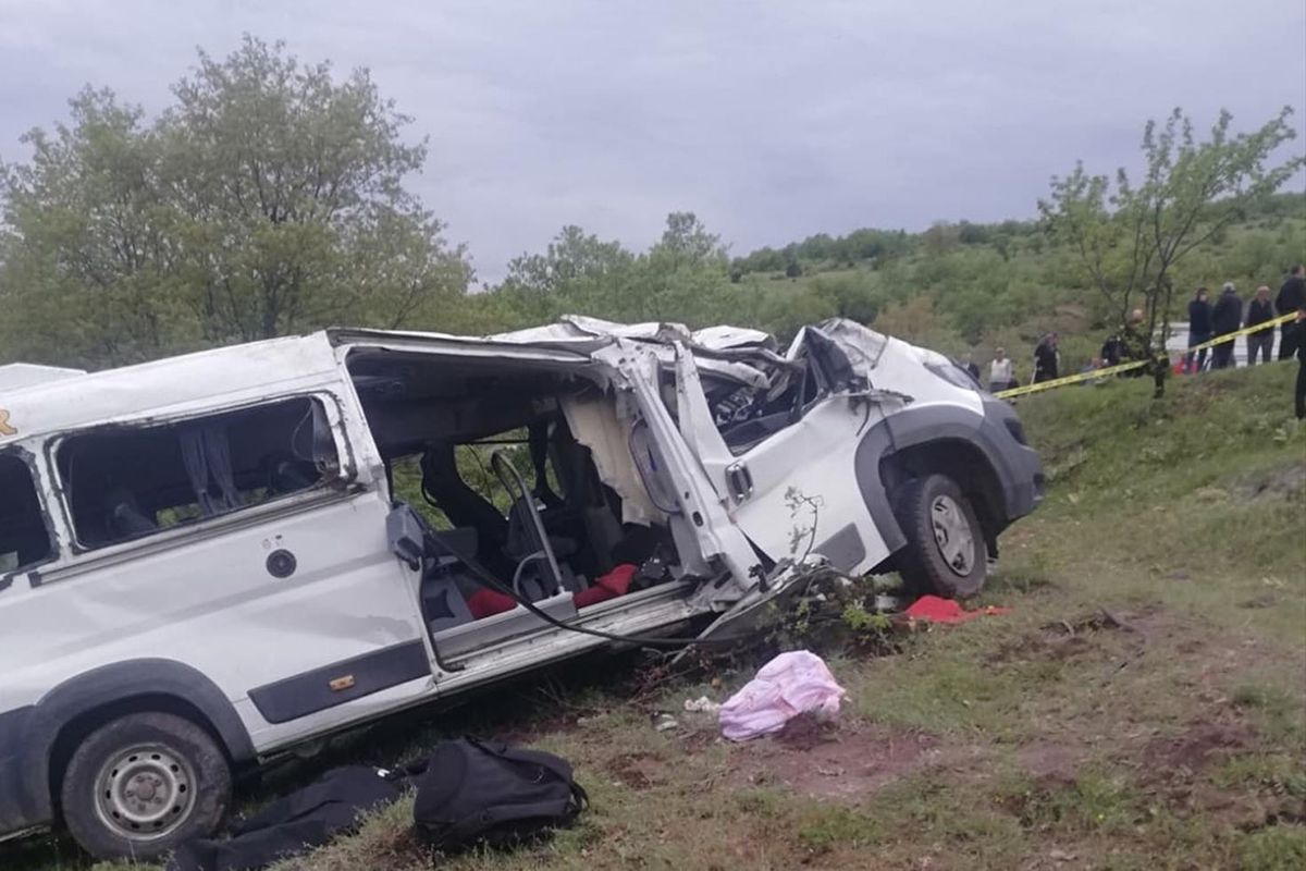Yozgat\'ta okul servisi faciası, 2 öğrenci ve şoför hayatını kaybetti