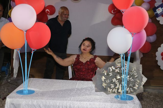 Down Sendromlu Kadının Gelinlik Hayali Gerçek Oldu