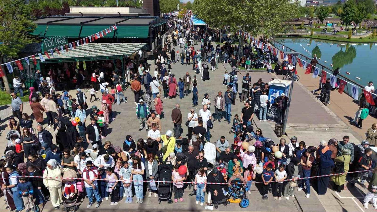 Aile Festivali\'nde yüzlerce vatandaş bir araya geldi