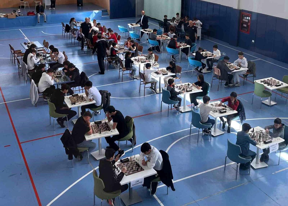 Alaca\'da lise öğrencileri kıyasıya mücadele etti