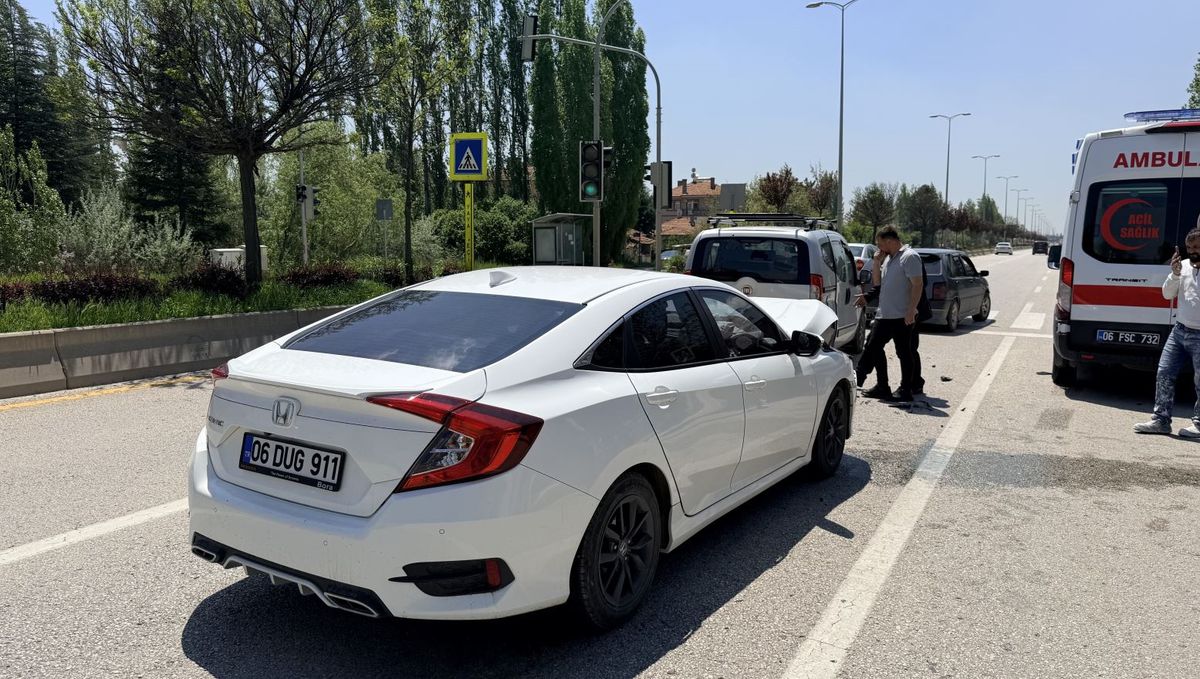 Çubuk\'ta Zincirleme Kaza: 3 Yaralı