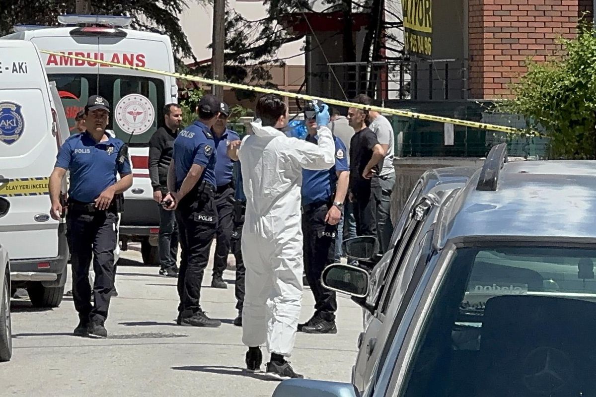 Anne ve babasını öldüren hukuk öğrencisi, parkta elleri kanlı halde bulundu