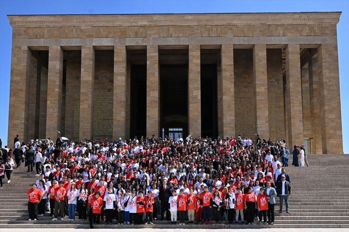 Balıkesir\'den Gençlerle Anıtkabir Ziyareti