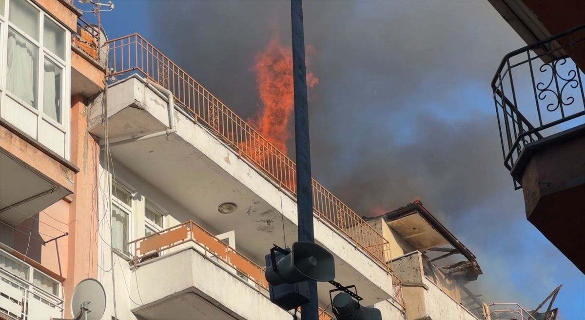Amasra\'da Apartmanda Yangın