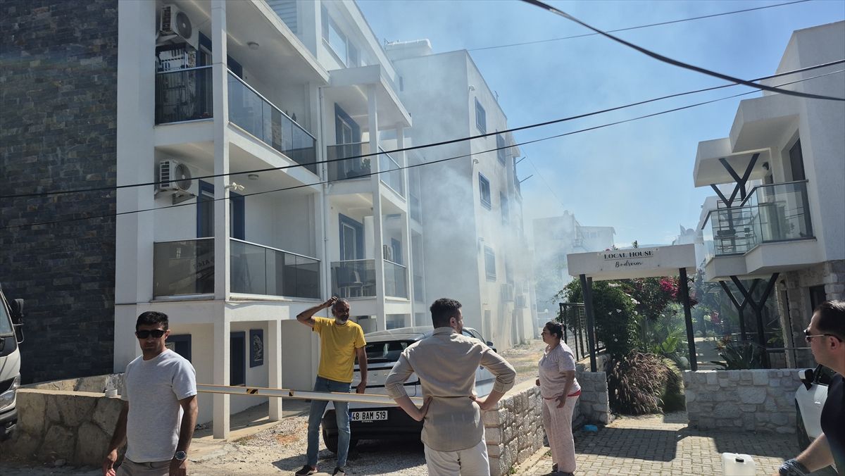 Bodrum\'da Yangında 2 Kişi Kurtarıldı