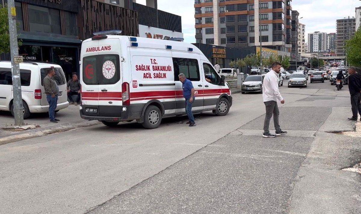 Gaziantep\'te cam silerken 8. kattan düşen genç kız hayatını kaybetti