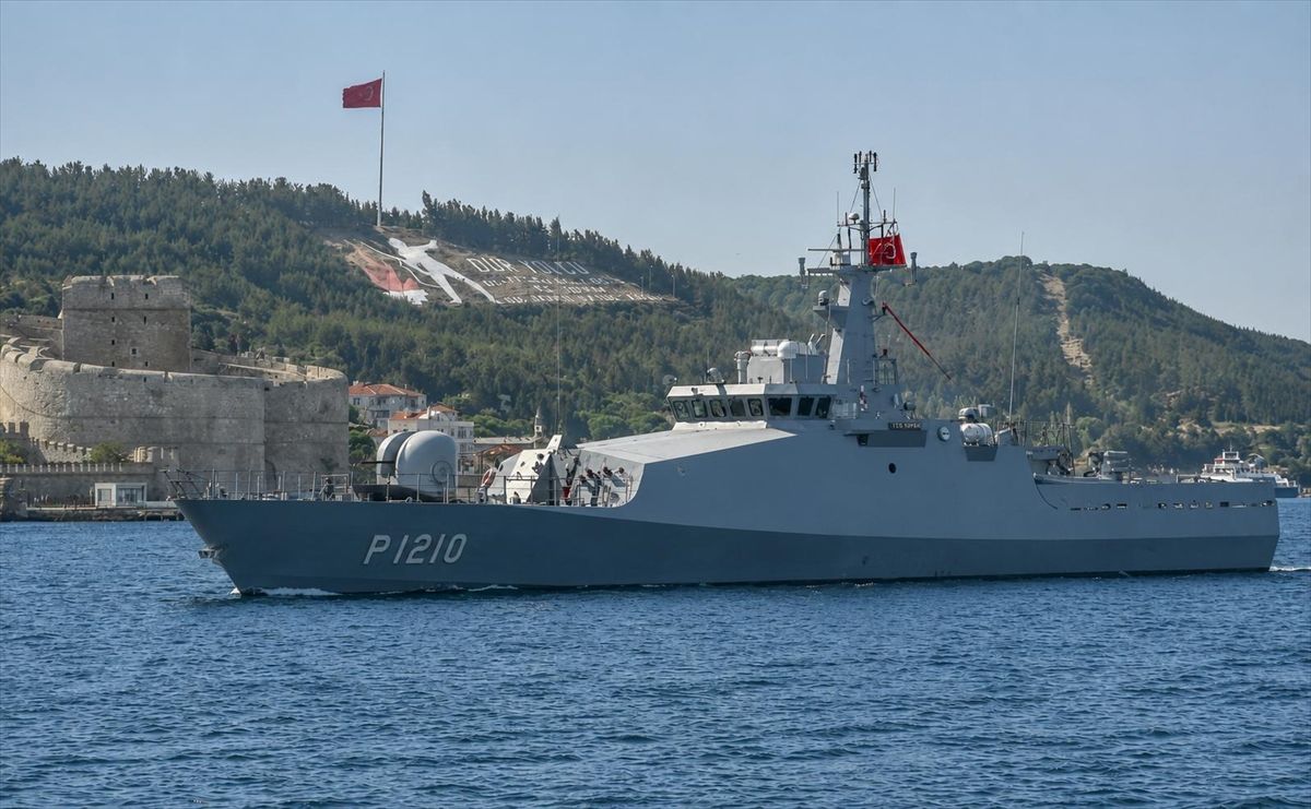 Çanakkale\'de Askeri Gemilere Ziyaret