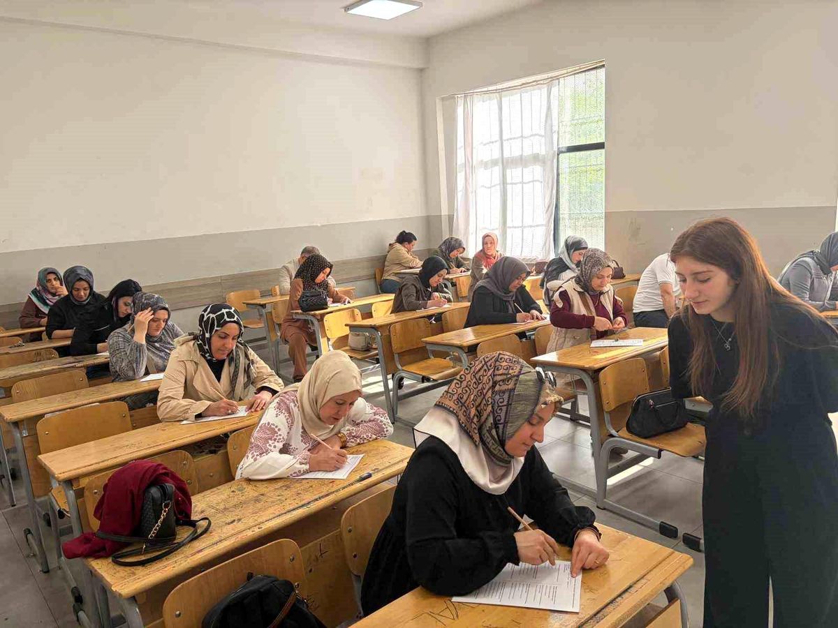 Diyarbakır\'da Velilerle Kitap Okuma Etkinliği