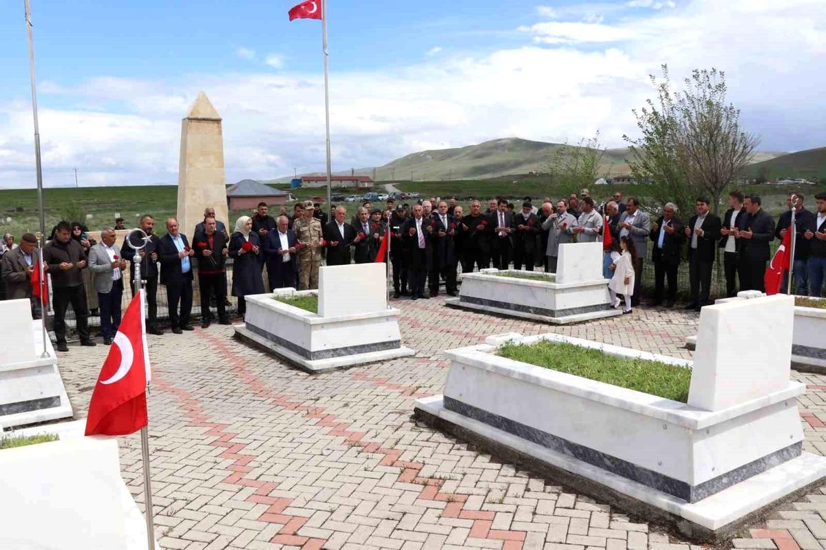Edebük\'te 32 Yıl Önce Şehit Edilen 9 Sivil Anıldı