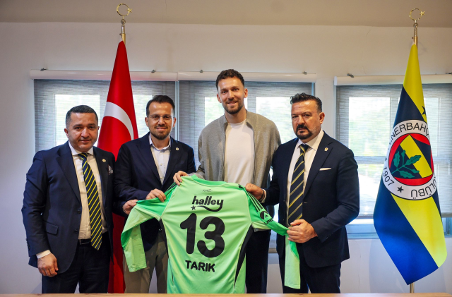Fenerbahçe resmen açıkladı! Yıldız isimle 3 yıllık imza
