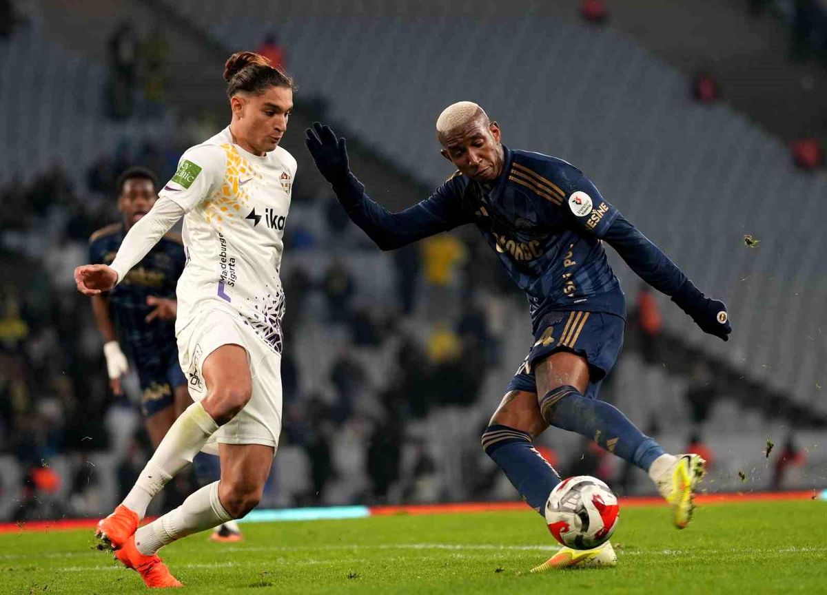 Fenerbahçe, Eyüpspor\'u Ağırlıyor