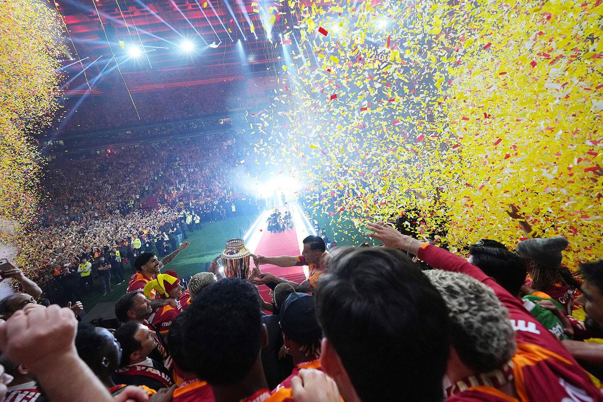 Galatasaray\'dan yeni sezonun ilk bombası! Bir milli yıldız geliyor