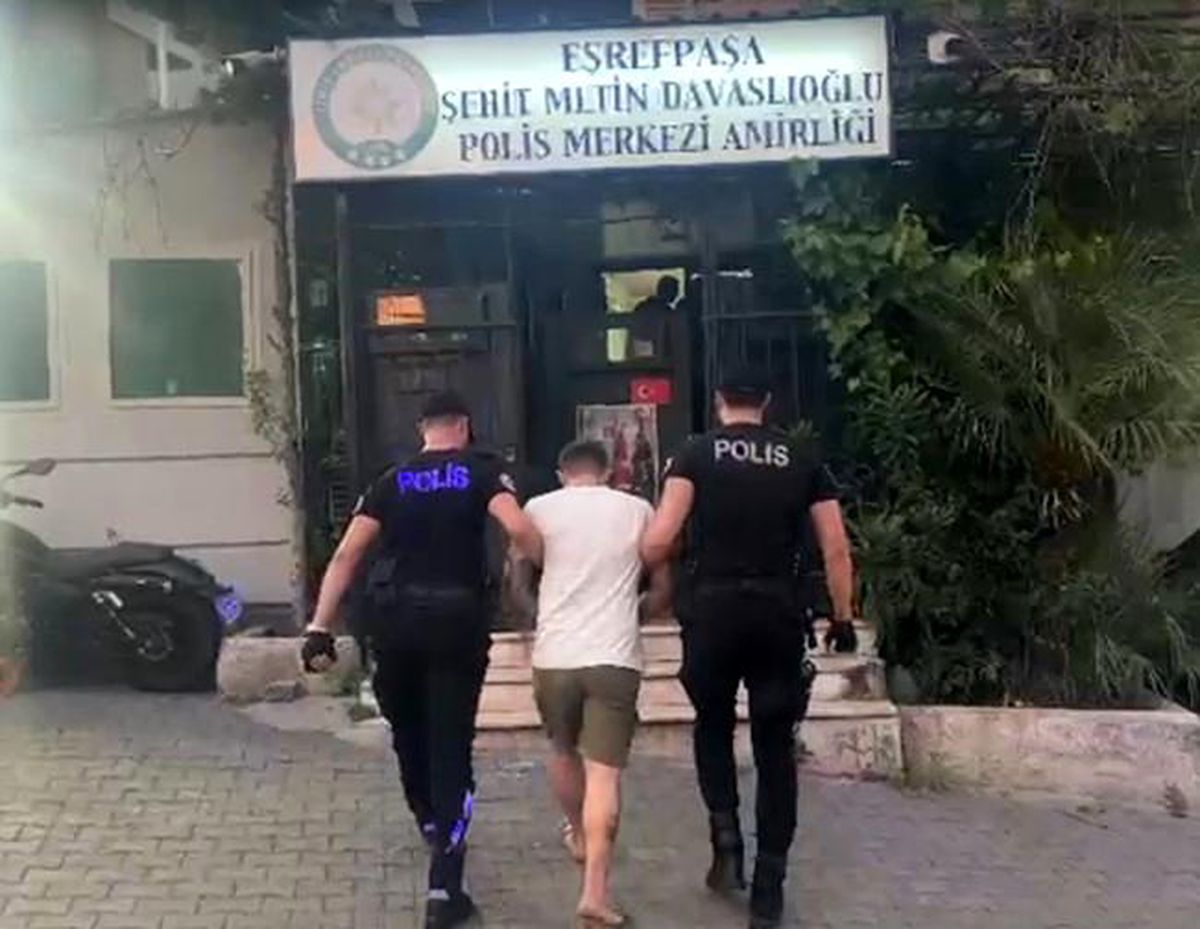 İzmir\'de Dolandırıcı Yakalandı