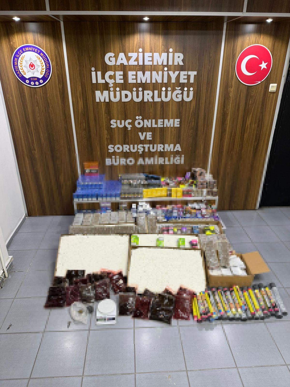 Gaziemir\'de Büyük Kaçakçılık Operasyonu