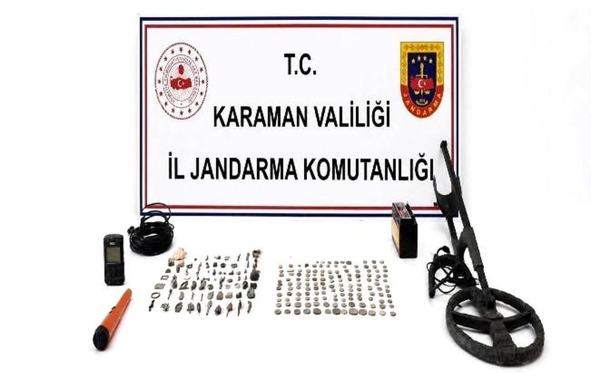 Karaman\'da Jandarma Denetimleri: 12 Tutuklama, Tarihi Eserler Ele Geçirildi