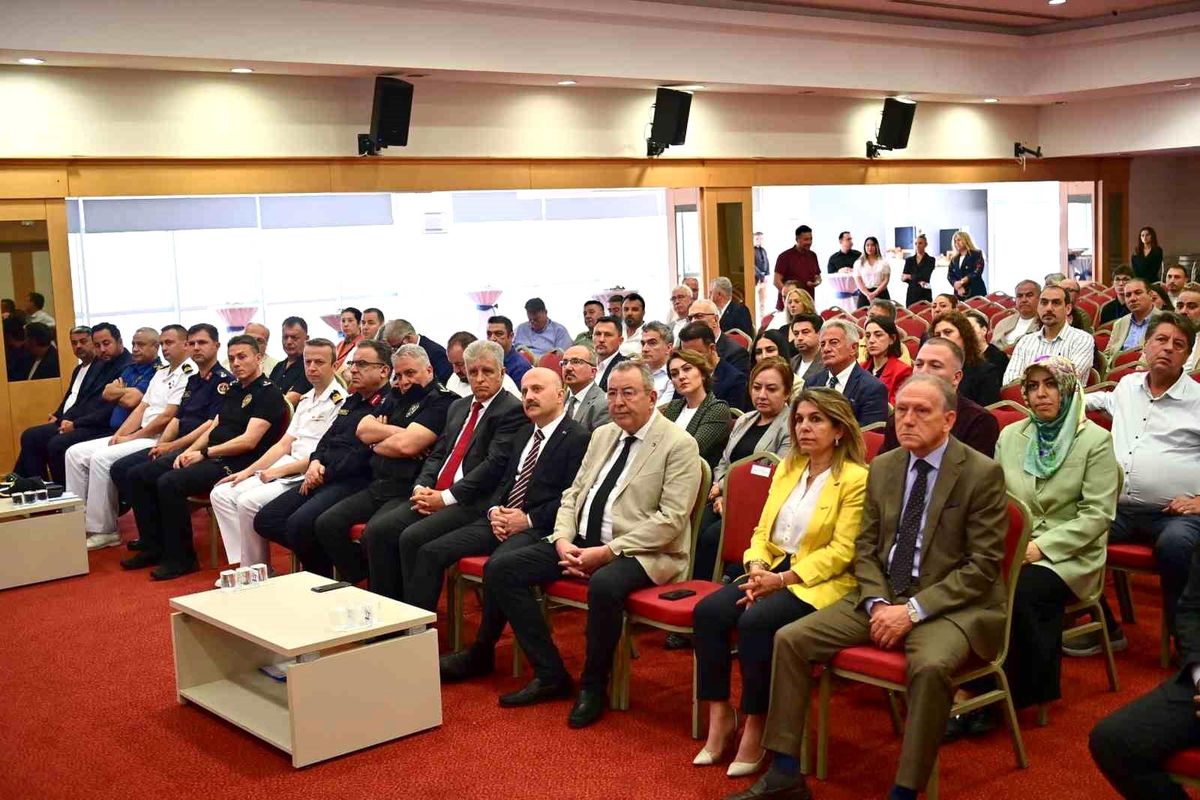 Kuşadası\'nda Turizm Sezonu Hazırlığı Toplantısı