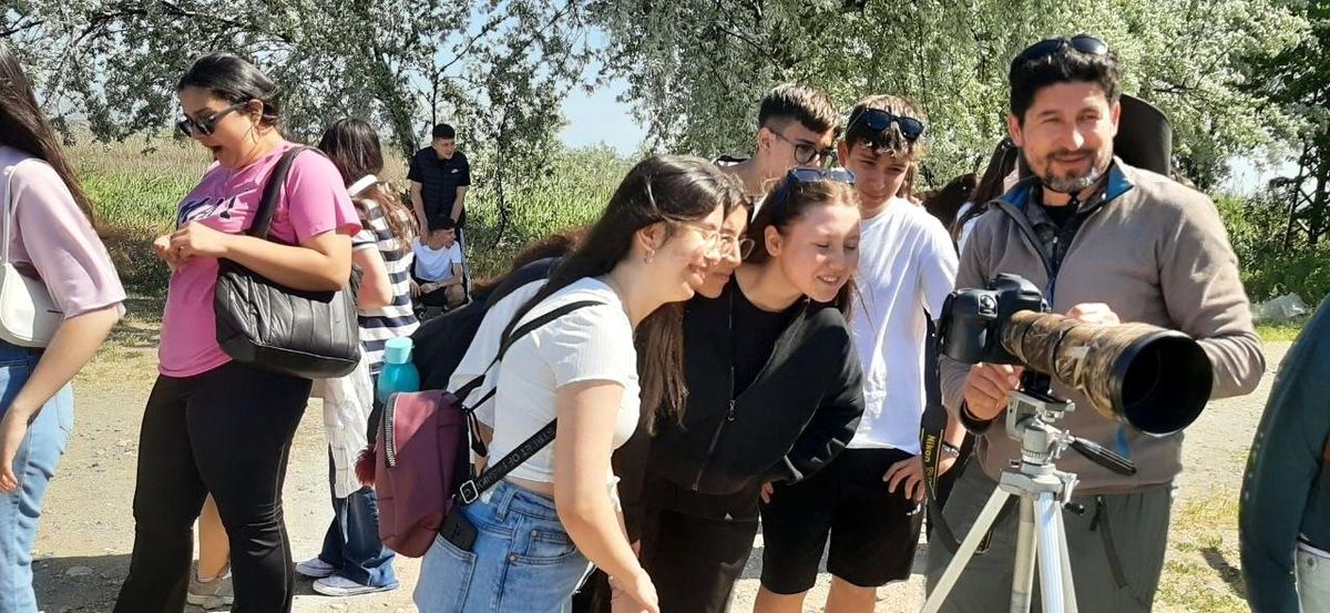 Öğrenciler Çardak Sulak Alanı\'nda Doğa Gözlemi ve Temizlik Yaptı