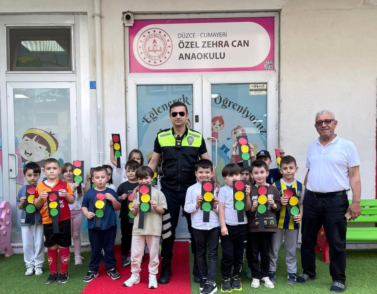 Miniklere Trafik Eğitimi Verildi