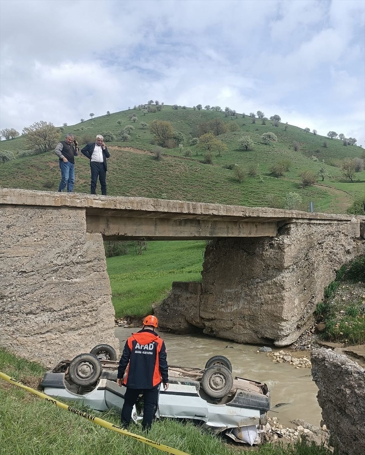 Muş\'ta köprüden düşen araçta 1 ölü, 1 yaralı