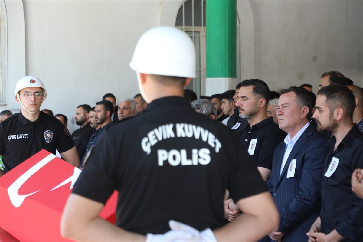 Nizip\'te Polis Memuru Cahit Kalkan Son Yolculuğuna Uğurlandı