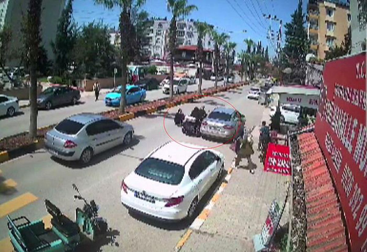 Reyhanlı\'da Moped Kazası: 2 Kişi Yola Savruldu