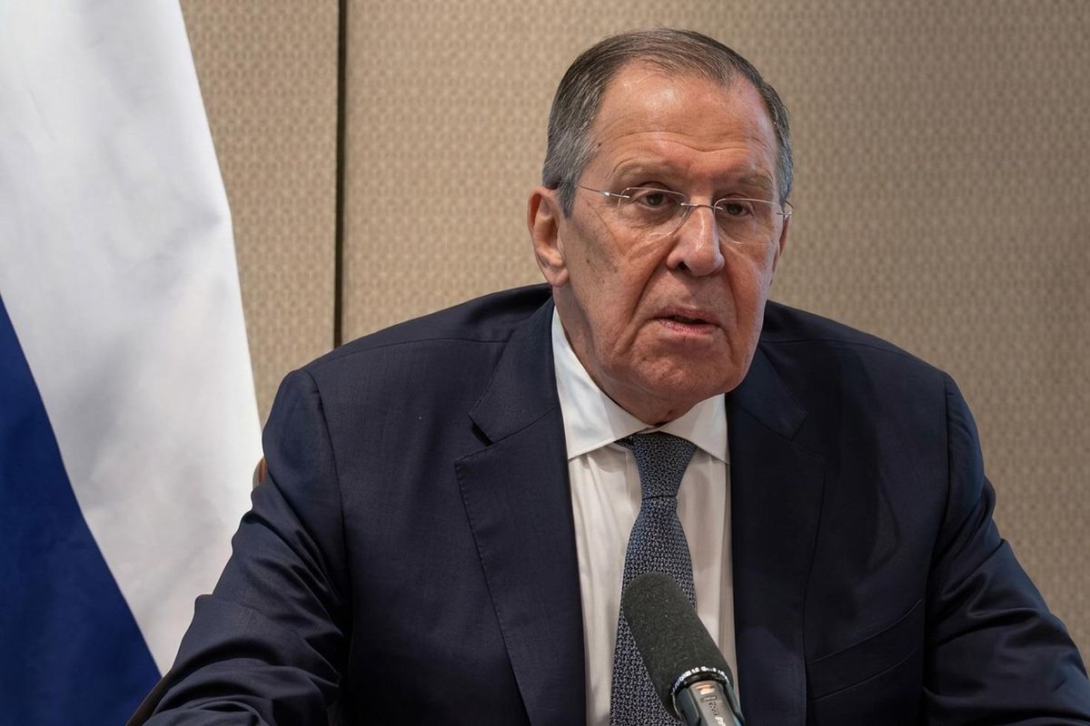 Rusya Dışişleri Bakanı Lavrov\'dan gazeteciye tehdit: Bırakmazsan sana silah çekecekler