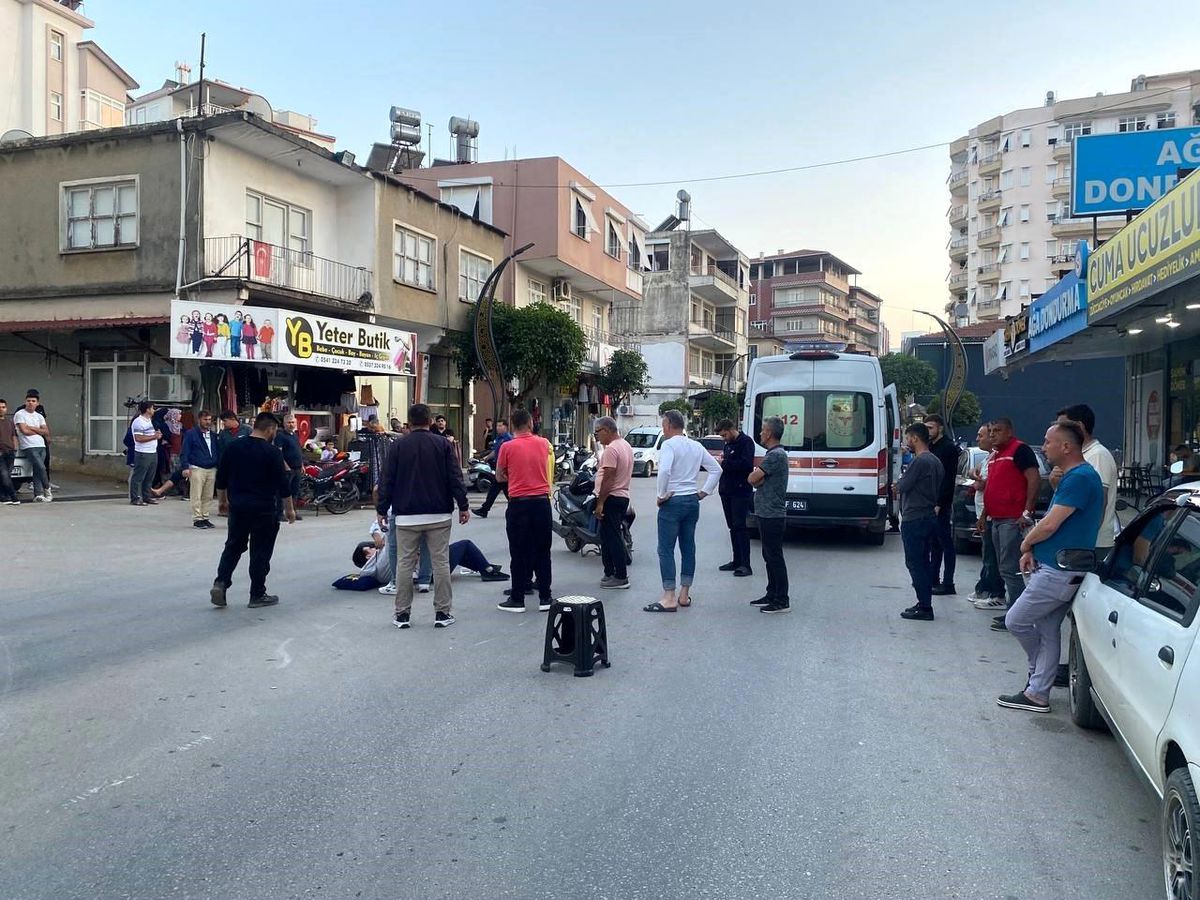 Antalya\'da Motosiklet Kazası: 3 Yaralı