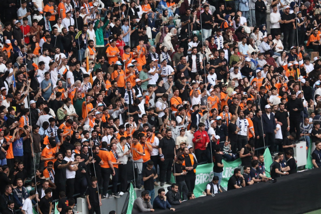 Tozu dumana kattı! Kocaeli Stadyumu'nda Zayn Sofuoğlu'ndan motosiklet şovu