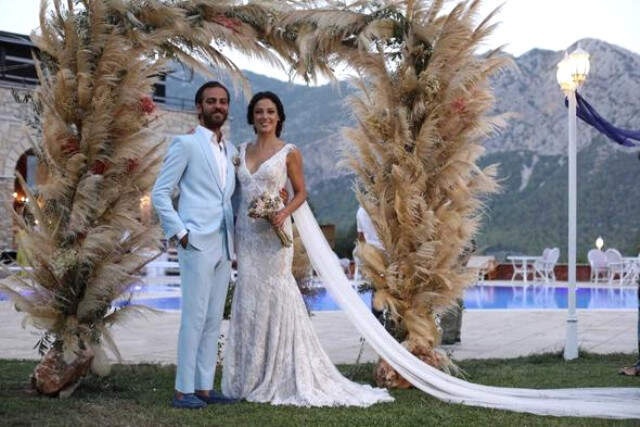 Ünlü çiftten kötü haber! 8 yıllık evlilik sessiz sedasız bitti