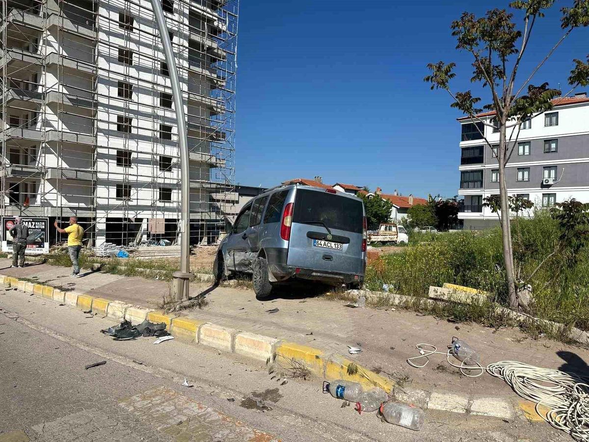 Uşak\'ta Trafik Kazası: 4 Yaralı
