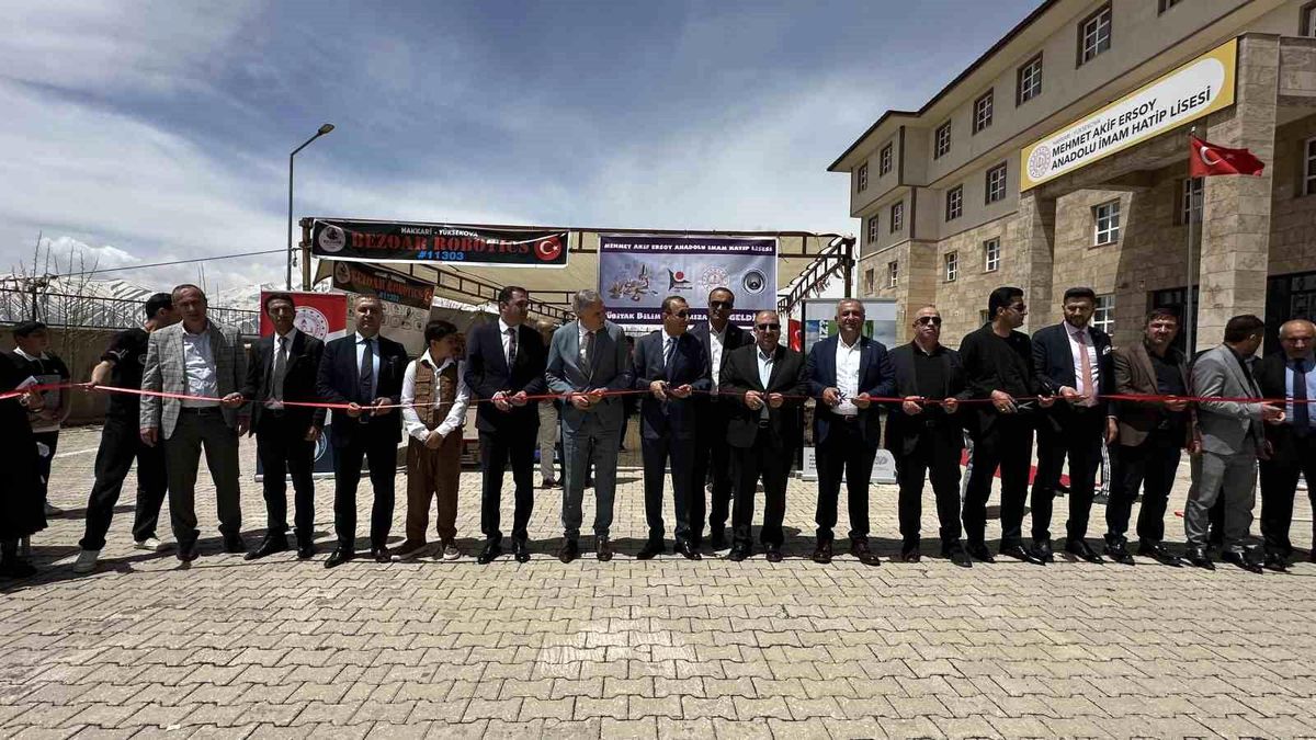 Yüksekova\'da TÜBİTAK Bilim Fuarı Açıldı