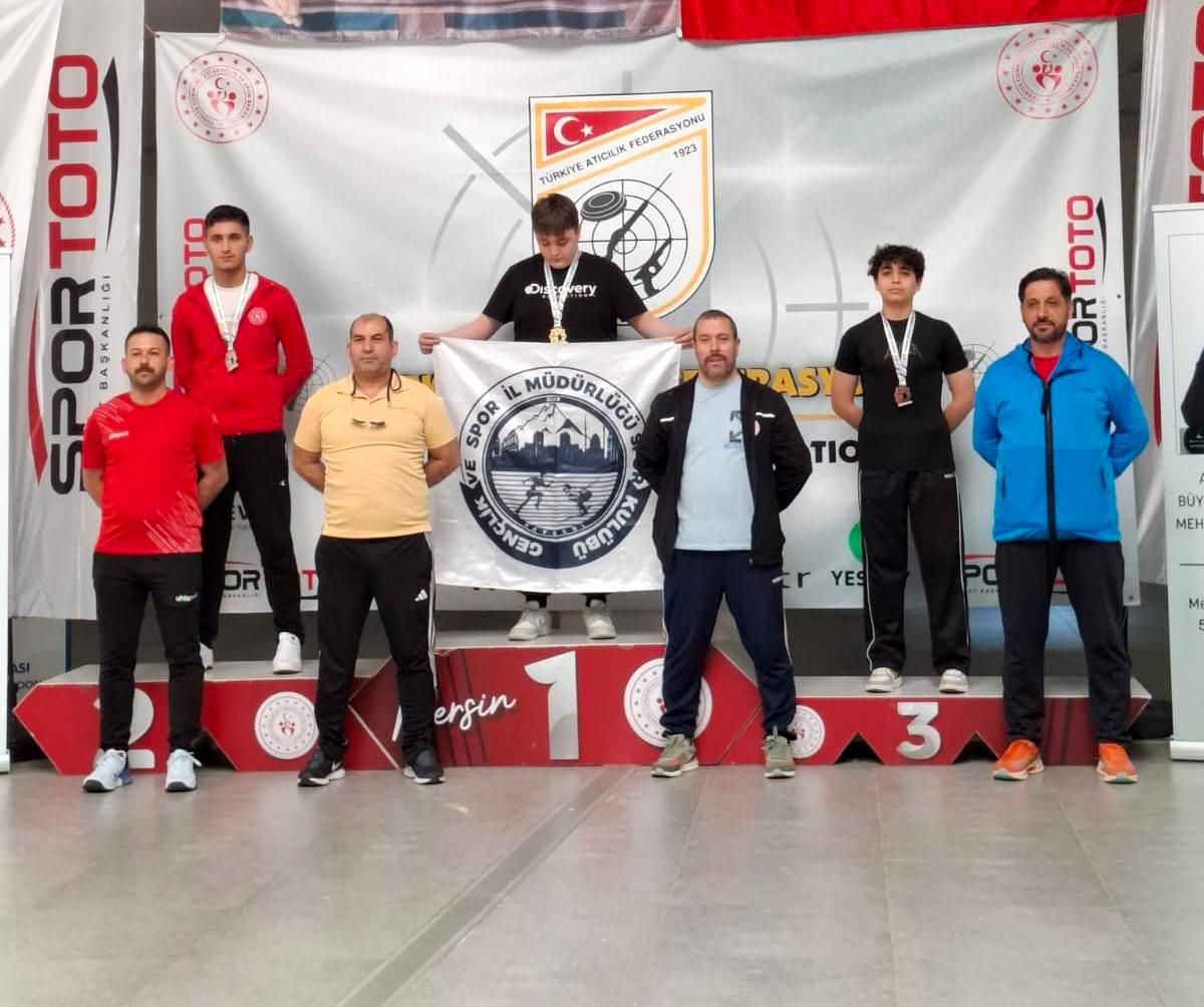 Adıyamanlı Sporcu, Havalı Silahlar Yarışmasında Üçüncü Oldu