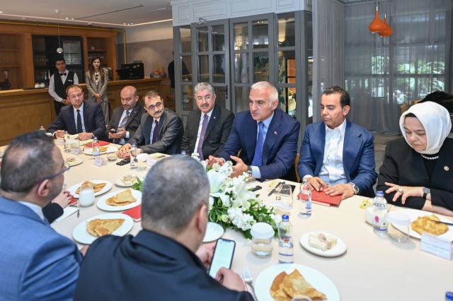 Bakan Ersoy müjdeyi verdi: Halk plajı sayımızı 23'e çıkarıyoruz