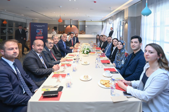Bakan Ersoy müjdeyi verdi: Halk plajı sayımızı 23'e çıkarıyoruz