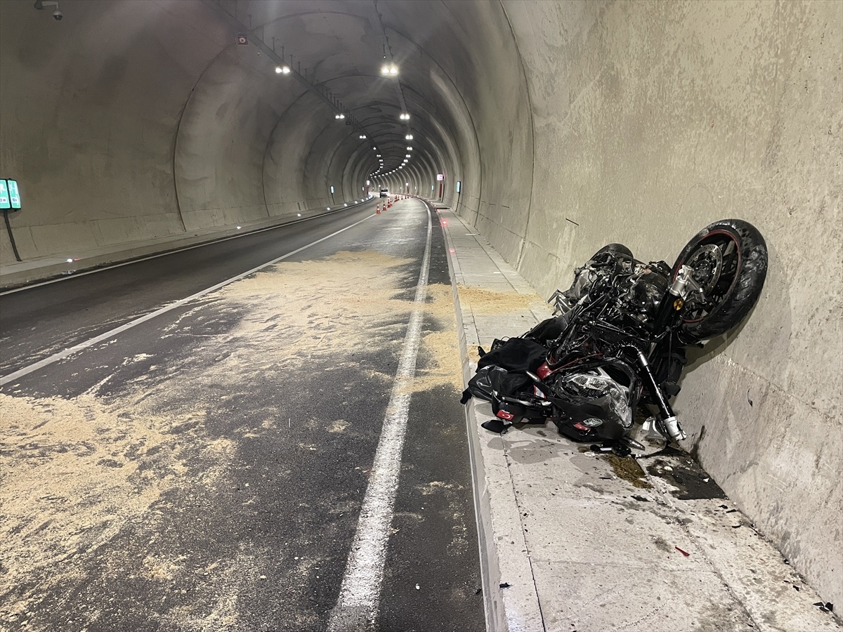Bursa\'da Trafik Kazası: 1 Ölü, 2 Yaralı