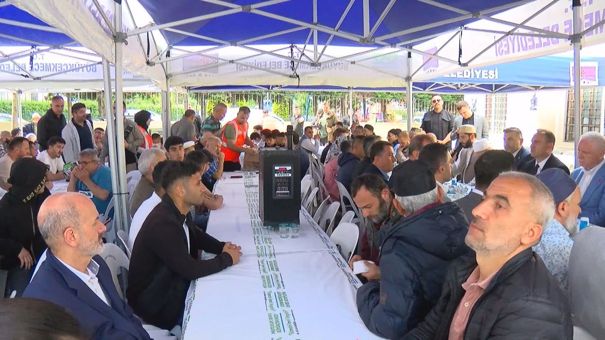 Büyükçekmece\'de Bıçaklı Kavga: 15 Yaşında Hayatını Kaybetti
