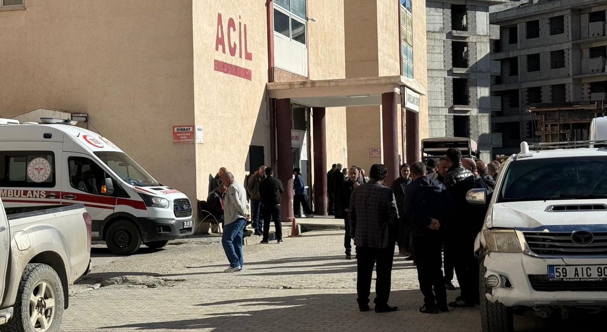 Çukurca\'da Düğünden Dönüşte Kaza: 1 Ölü, 3 Yaralı