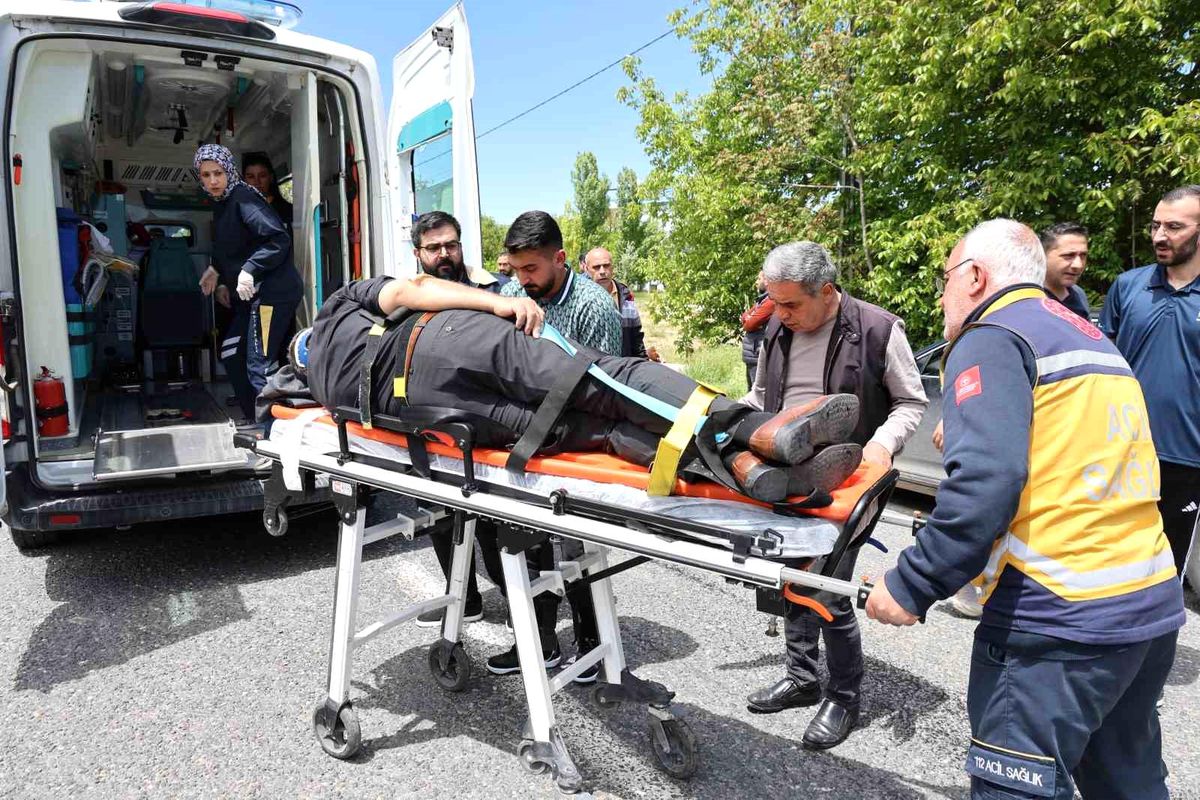 Elazığ\'da Trafik Kazası: 5 Yaralı