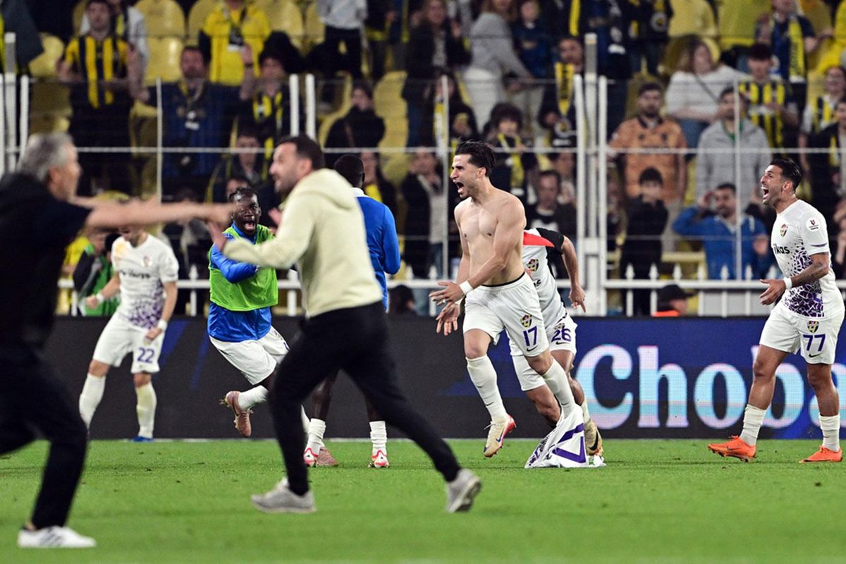 Eyüpspor, Fenerbahçe\'ye son dakikalarda attığı golle ligde kaldı