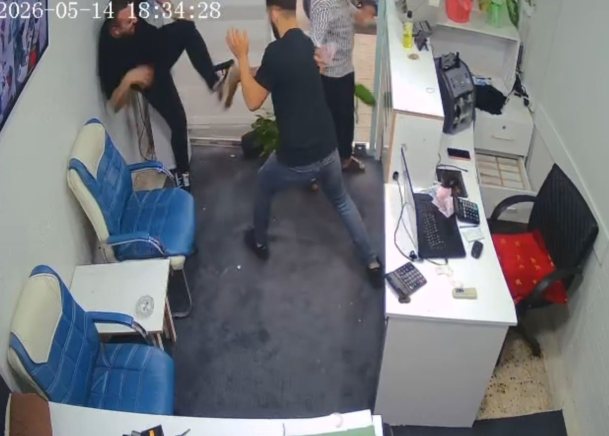 Döviz bürosuna girip peş peşe tetiğe bastı! Ölüm kalım mücadelesi kamerada