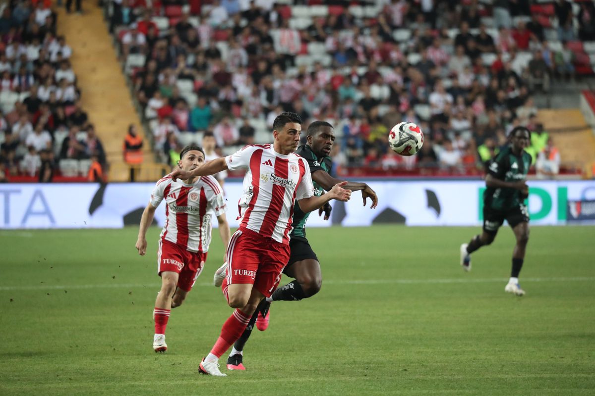 Antalyaspor Süper Lig\'e Veda Etti