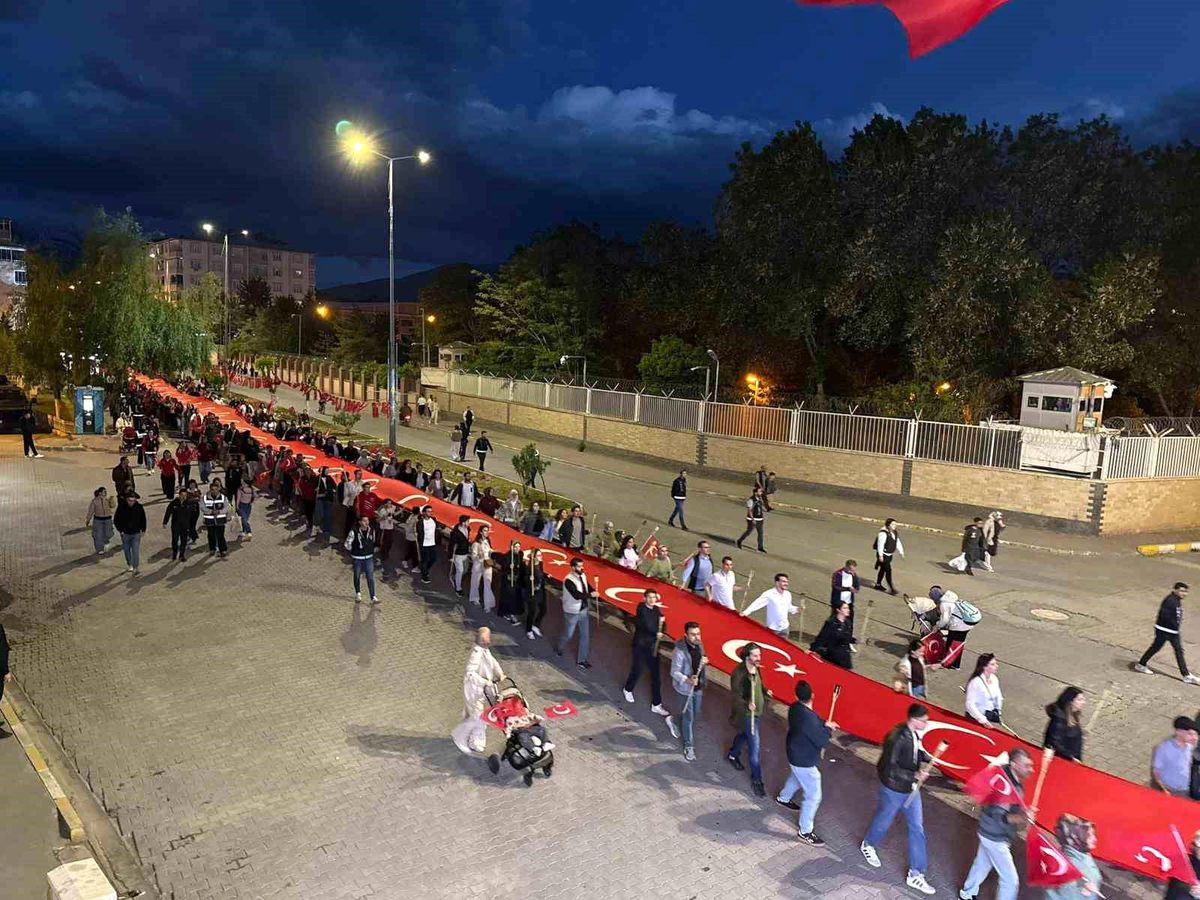 Iğdır\'da 19 Mayıs Gençlik Yürüyüşü