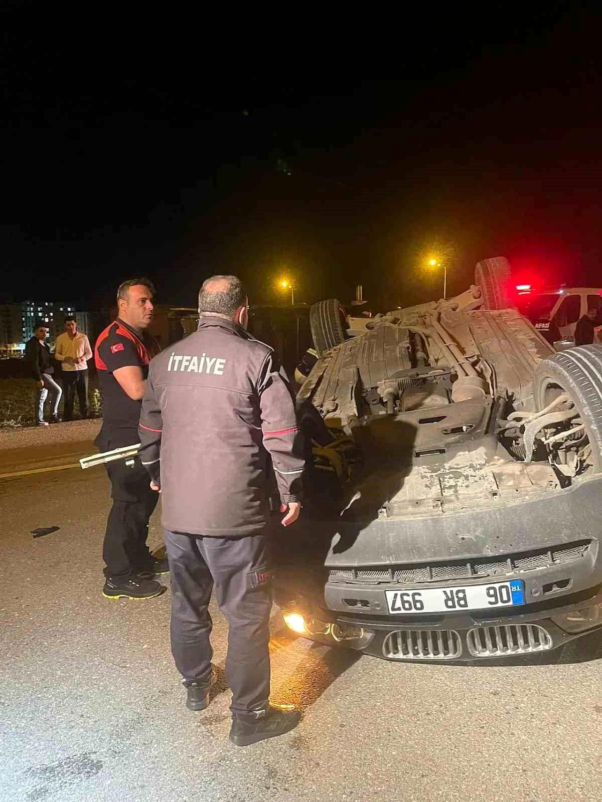 Siirt\'te Ambulans ile Araç Çarpıştı: 4 Yaralı