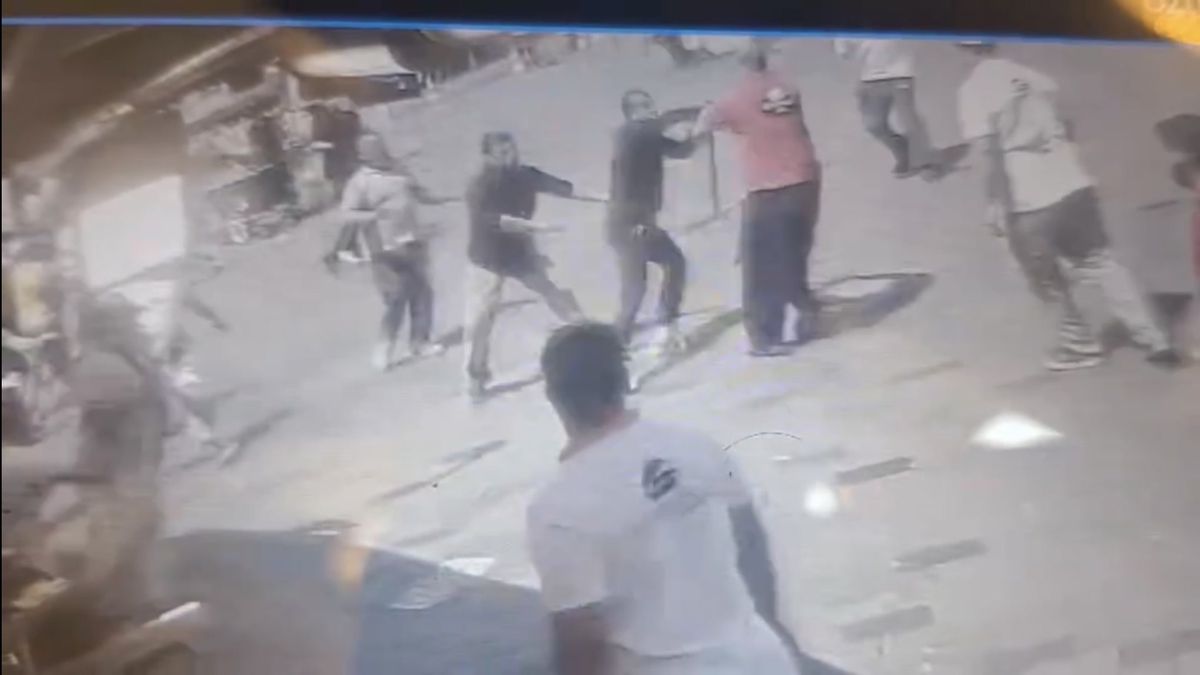 Taksim\'de kazmalı kavga: 2 kişi gözaltına alındı