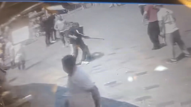 Taksim'de kazmalı kavga: 2 kişi gözaltına alındı
