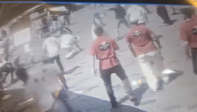 Taksim'de kazmalı kavga: 2 kişi gözaltına alındı